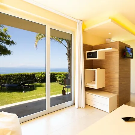 蓝湾假日酒店 度假村