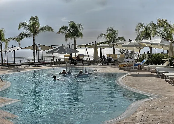 Blue Bay Курортный комплекс 4*