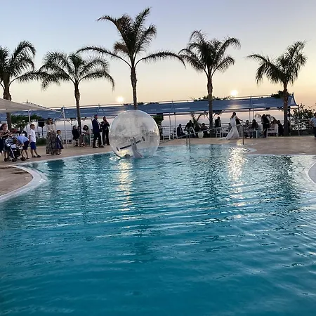 אתר נופש Blue Bay 4*