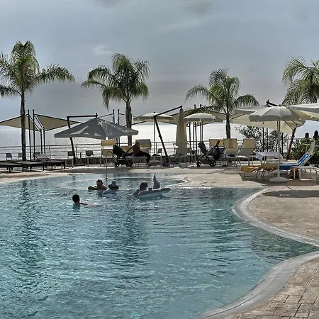 Blue Bay אתר נופש 4*