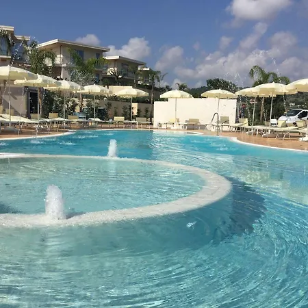 אתר נופש Blue Bay 4*