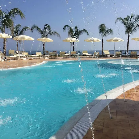 Курортный комплекс Blue Bay Капо-Ватикано